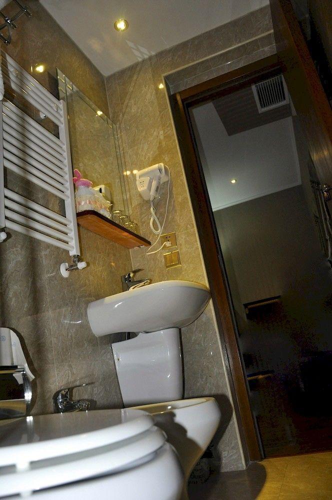 Drago D'oro - Accross From Metro Vittorio Emanuele Bed & Breakfast Rom