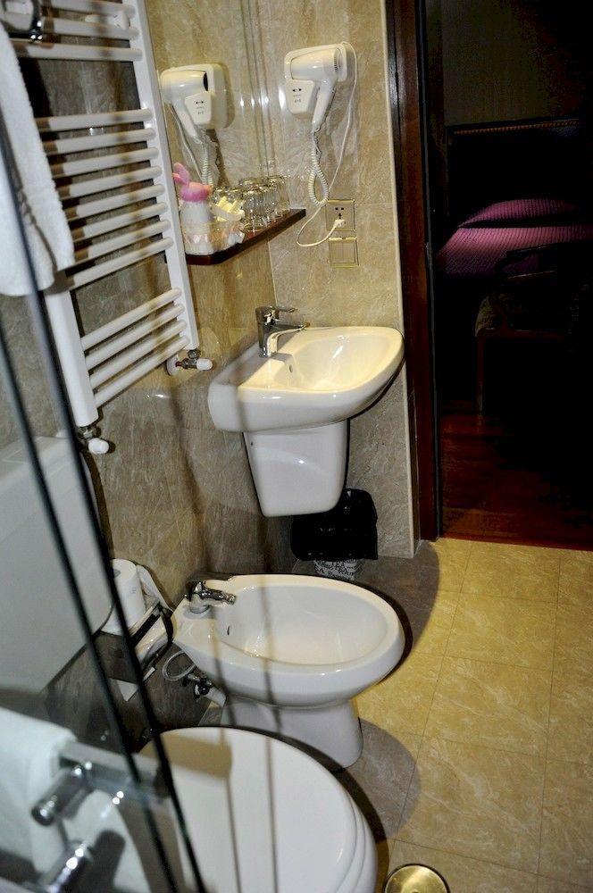 Drago D'oro - Accross From Metro Vittorio Emanuele Bed & Breakfast Rom