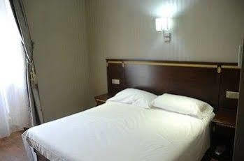Drago D'oro - Accross From Metro Vittorio Emanuele Bed & Breakfast Rom